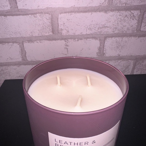 Bath & Body Works White Barn Leather & Brandy Candle - Picture 2 of 2
